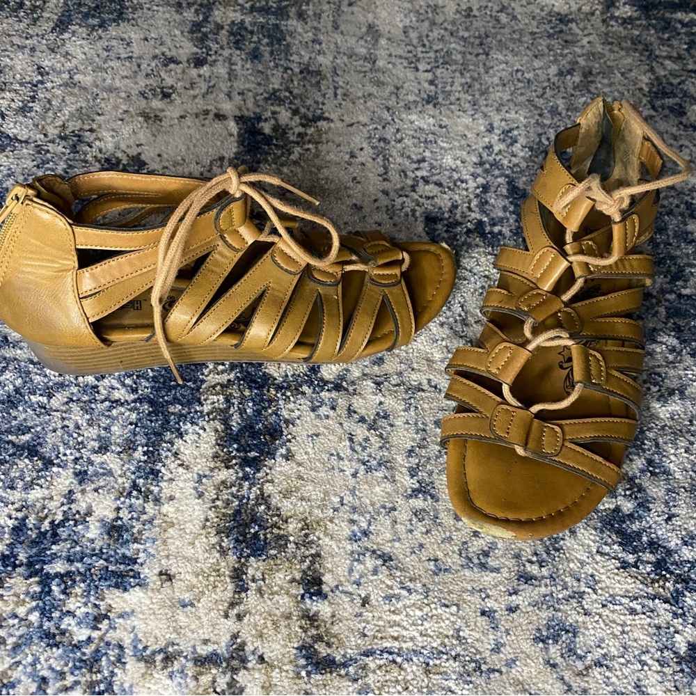 Brash Lace Sandals Size 8.5